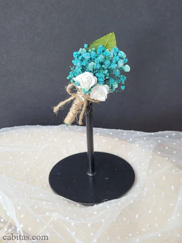 Çiçeklerin Zarafeti Özel Kutulu Mavi & Beyaz Yaka Çiçeği | Damat Yaka Çiçeği | Sağdıç Yaka Çiçeği - AKS10152